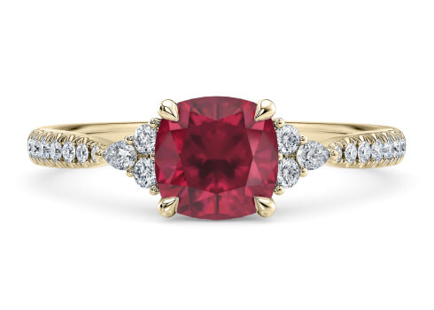 Gaia Engagement Ring in Sárga arany set with a Párna cut gyémánt.