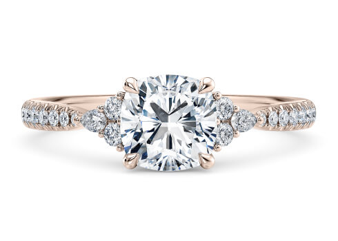 Gaia Engagement Ring in Oro Rosa set with a Cojín cut diamante.