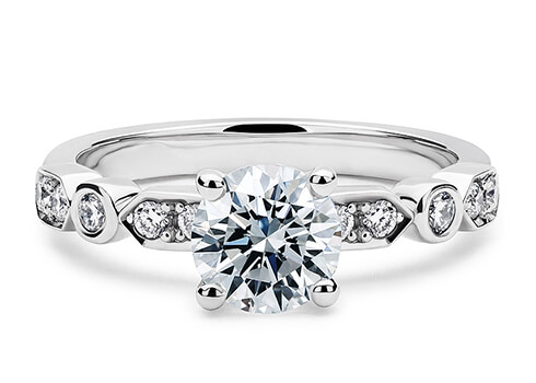 Eva in Platine set with a Rond cut diamant.