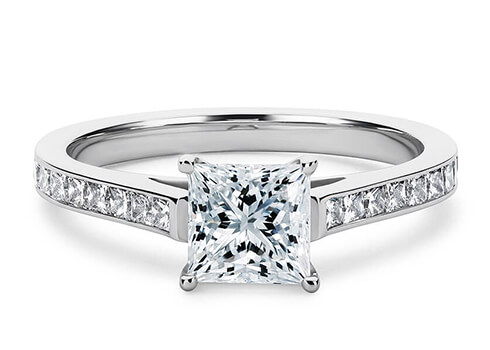 Aurora in Witgoud set with a Princess cut diamant.