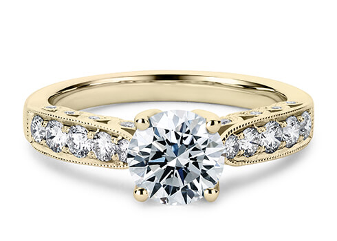 Grevinna in Yellow Gold set with a Round cut diamond.