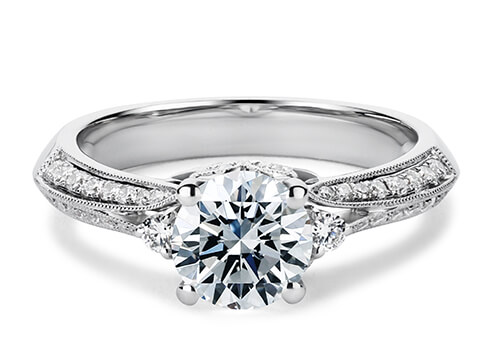 Dauphin in Platinum set with a Kulaté cut diamant.