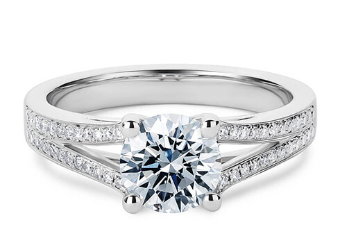Athena in Platyna set with a Brylant cut diament.