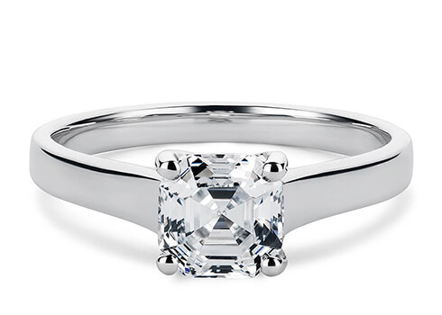 Ballerina in White Gold set with a Asscher cut diamond.