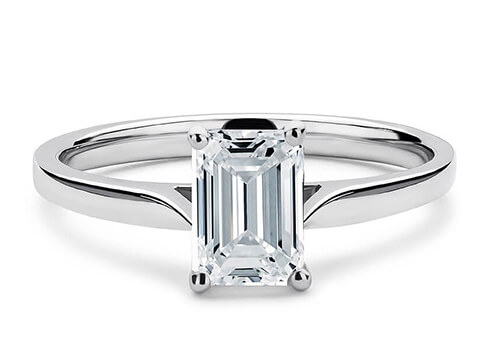 Contour in Oro Bianco set with a Smeraldo cut diamante.