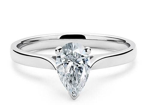 Contour in Weißgold set with a Tropfen cut diamant.