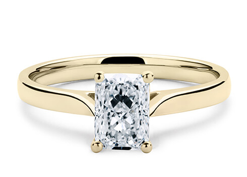 Contour in Yellow Gold set with a Radiant cut diamond.
