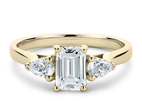 Barcelona in Yellow Gold set with a Emerald cut diamond.