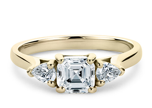 Barcelona in Or jaune set with a Asscher cut diamant.