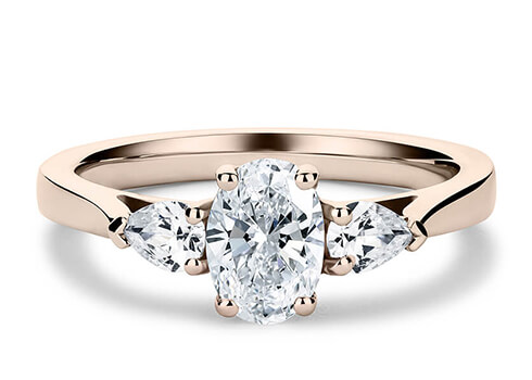 Barcelona in Roséguld set with a Oval cut diamant.
