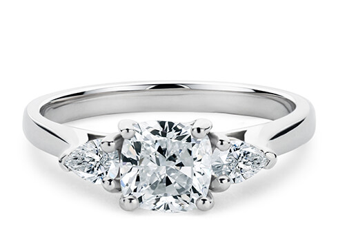 Barcelona in Weißgold set with a Kissen cut diamant.