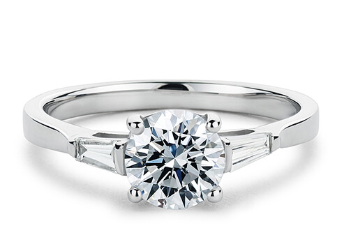 Cairo in White Gold set with a Round cut diamond.