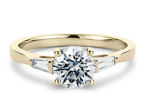 Cairo in Yellow Gold set with a Round cut diamond.