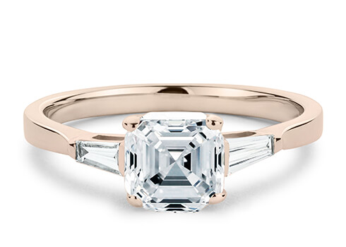 Cairo in Oro Rosa set with a Asscher cut diamante.