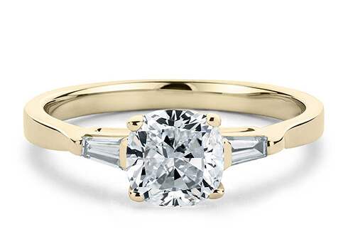 Cairo in Geelgoud set with a Cushion cut diamant.