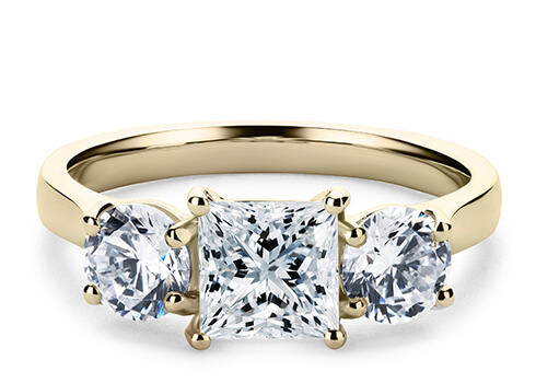 Roma in Gult guld set with a Princess cut diamant.
