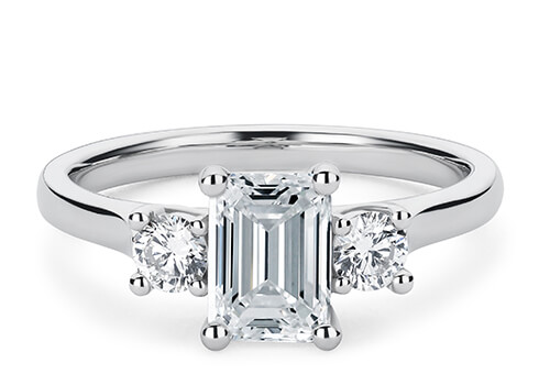 Roma in White Gold set with a Emerald cut diamond.
