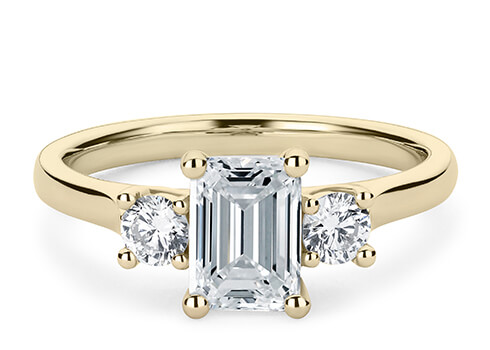 Roma in Yellow Gold set with a Emerald cut diamond.