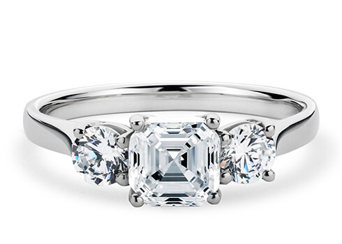 Roma in Platin set with a Asscher cut diamant.