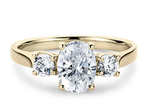 Roma in Gult gull (9k) set with a Oval cut diamant.
