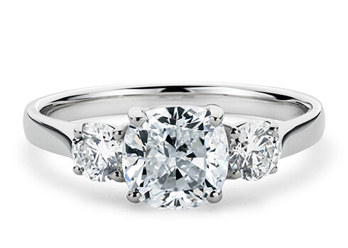 Roma in Witgoud set with a Cushion cut diamant.