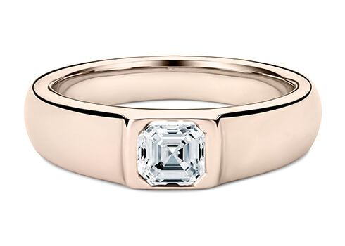 Astor in Or rose set with a Asscher cut diamant.
