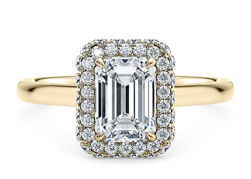 Cassia Engagement Ring in Žluté zlato (9k) set with a Emerald cut diamant.