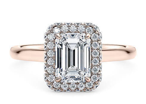 Cassia in Oro Rosa set with a Smeraldo cut diamante.
