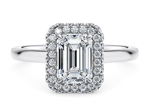 Cassia in Oro Bianco set with a Smeraldo cut diamante.