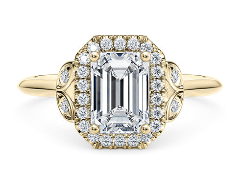 Richmond in Oro Amarillo set with a Esmeralda cut diamante.