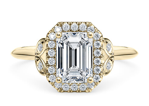 Richmond in Oro Giallo set with a Smeraldo cut diamante.
