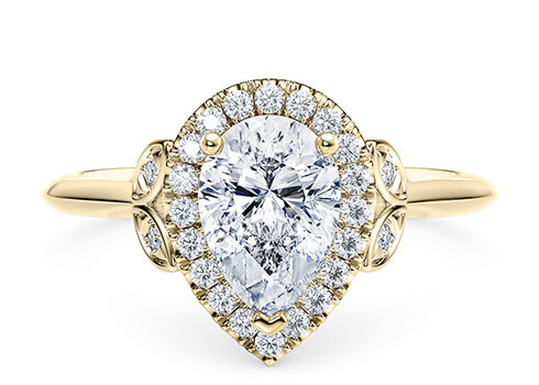 Richmond in Yellow Gold set with a Pear cut diamond.