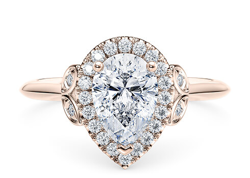 Richmond in Rosaguld set with a Pære cut diamant.