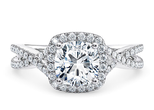 Bellatrix in Weißgold set with a Kissen cut diamant.