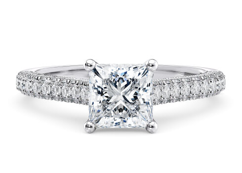 Bloomsbury in Platyna set with a Princess cut diament.