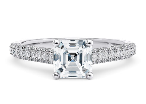 Bloomsbury in Platino set with a Asscher cut diamante.