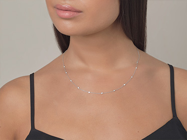 Collares con Engaste de Diamantes